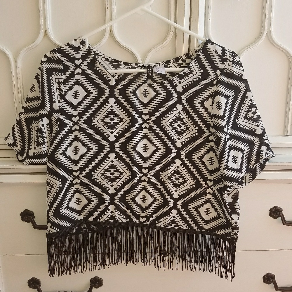 Black and white cropped shirt
